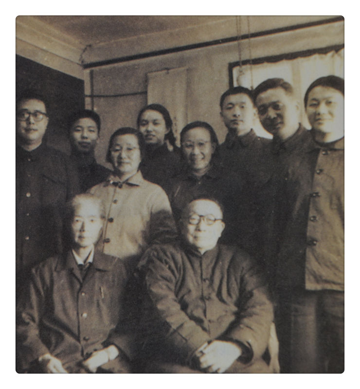1975年，摄于北京地安门家中
